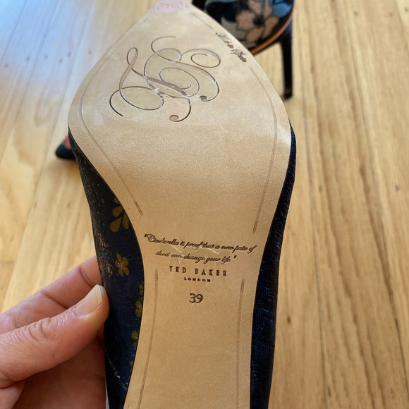 Ted Baker heels size 8.5 never worn - Picture 3 of 3